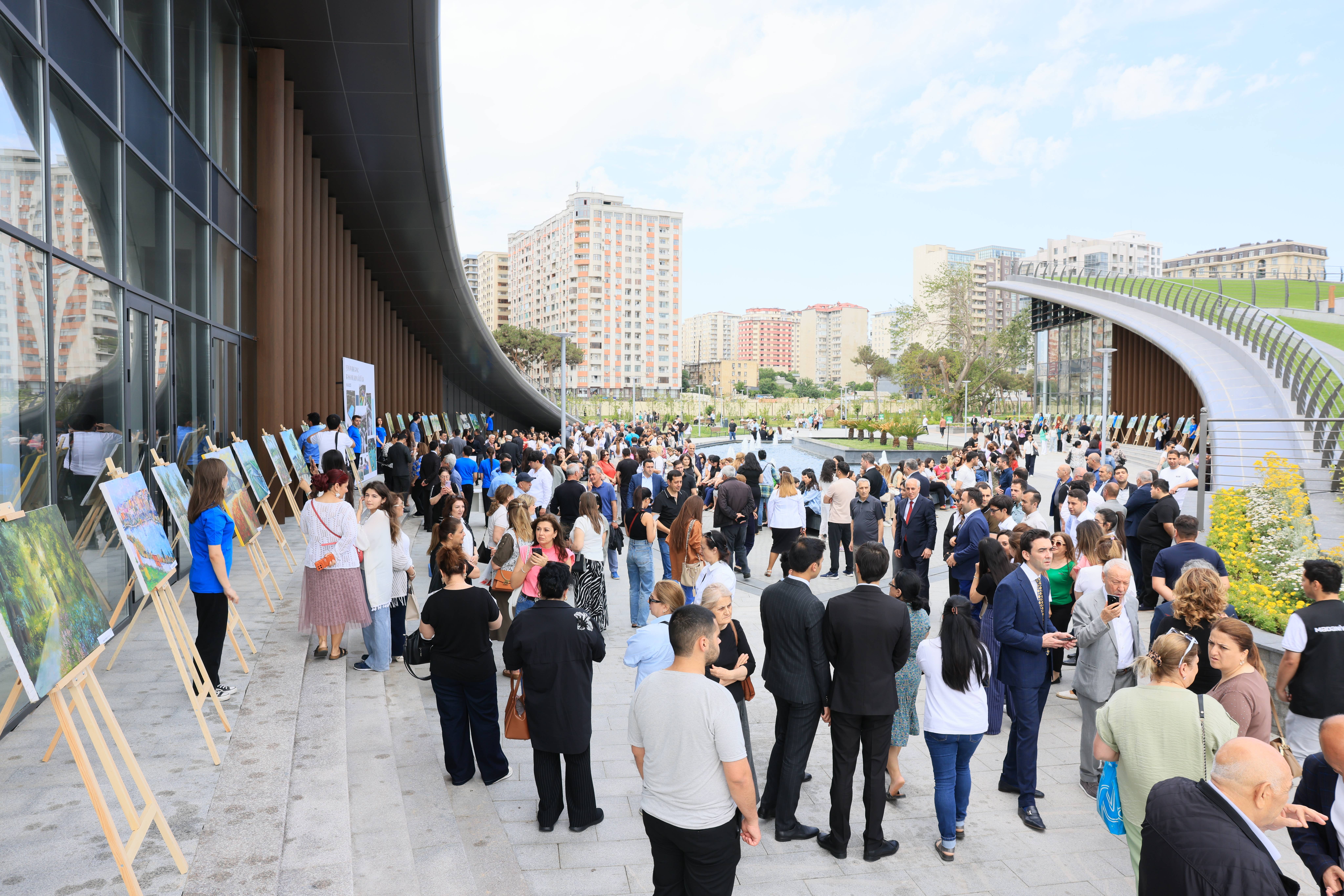 “Yeni park gənc rəssamların gözü ilə” adlı sərgi keçirilib